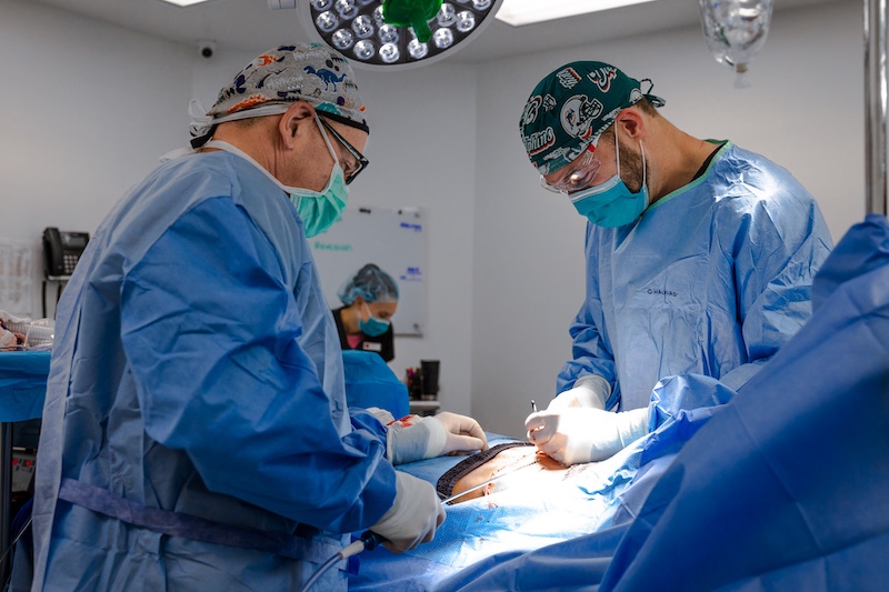 Our board-certified surgical team performs a tummy tuck for apron belly in Jacksonville.